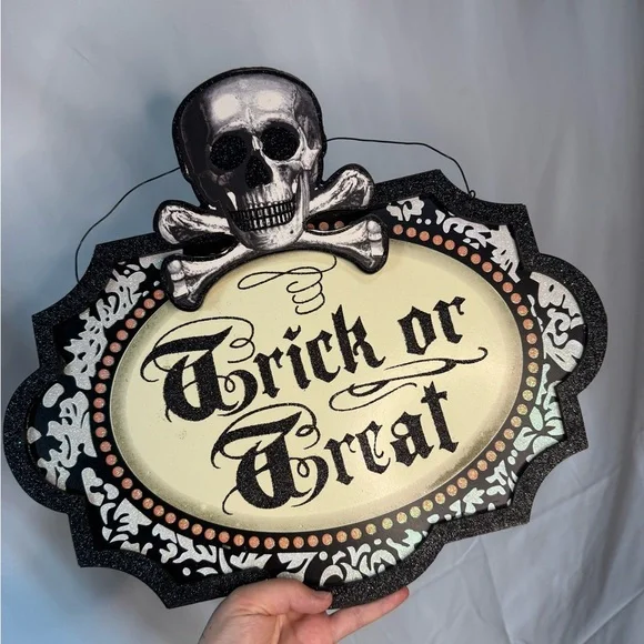 Source Unknown Black and White Trick or Treat Sign - Picture 1 of 4